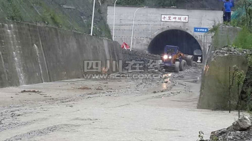 北川暴雨致老县城全面被淹 通往关内生命通道任禹路中断