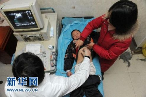 安徽怀宁部分儿童血铅超标 当地组织到医院检查