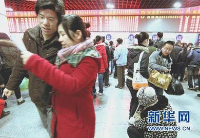 上海春运售票第一天：高铁“清淡”普通车“火爆”