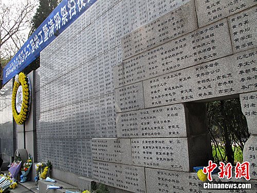 南京大屠杀遇难同胞纪念馆清明再延“哭墙”