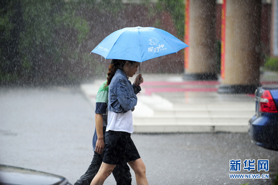 南方近日连遭强降雨 浙江发布首个暴雨黄色预警