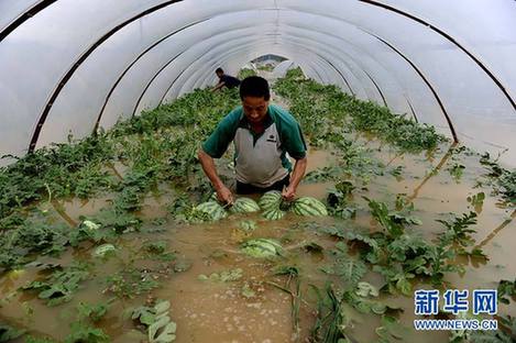 南方多省遭第二轮暴雨袭击 部分城市被洪水围困