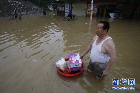 南方多省遭第二轮暴雨袭击 部分城市被洪水围困