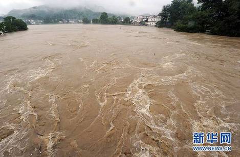 南方多省遭第二轮暴雨袭击 部分城市被洪水围困