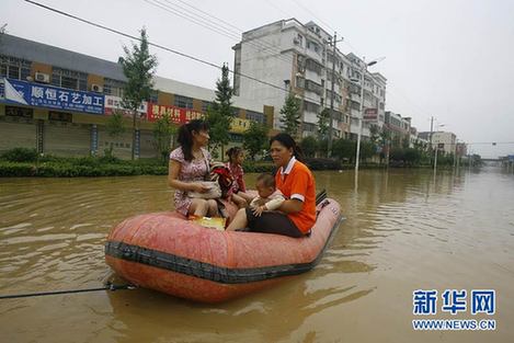 南方多省遭第二轮暴雨袭击 部分城市被洪水围困