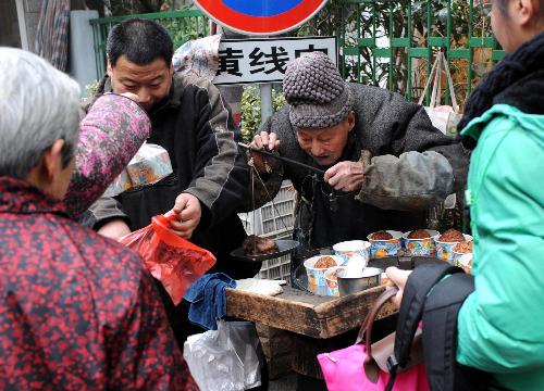 烤梨爷爷 感动南京