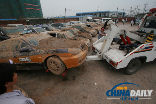 京港澳高速公路“水泡车”车主凭有效证件领车