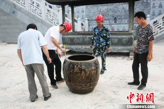 随州发现古代僧人“坐化缸” 祖孙三代护缸50余年