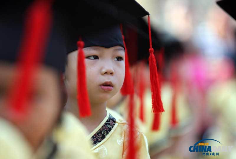 福建晋江：纪念孔子诞辰2563周年 小学生祭孔