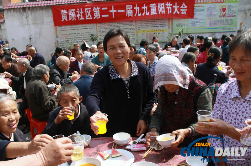江西宜春一社区连续21年举办“长寿宴”话重阳