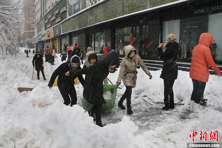 黑龙江鹤岗遭遇50年一遇暴雪(图)