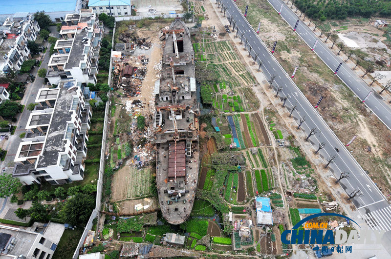 福州搁浅近40年水泥船“古田号”开始拆解