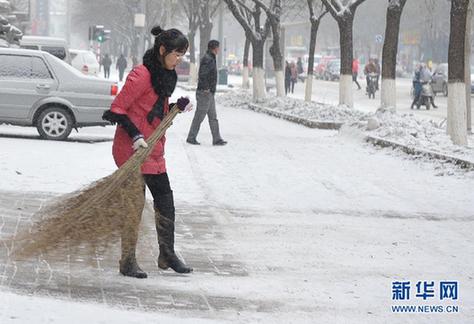 我国大部分地区迎大风降温天气