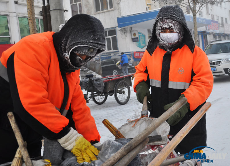 呼伦贝尔遭遇风雪降温 局地气温逼近-40℃