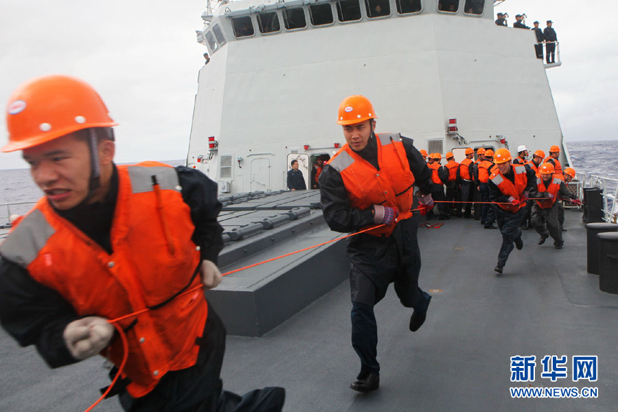 中国海军编队疑在西太平洋遭不明潜艇跟踪