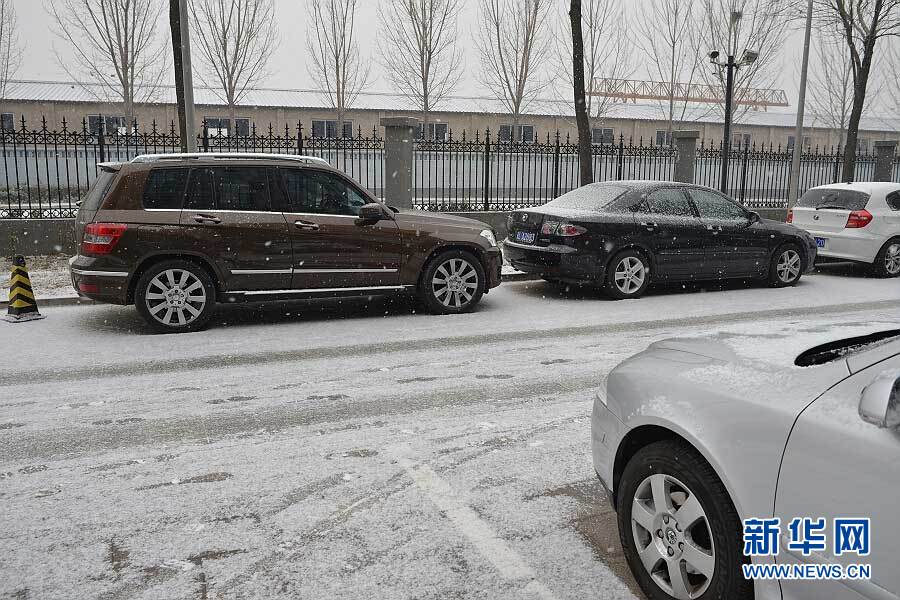 “雪花纷飞看京城”：北京大部地区迎来降雪