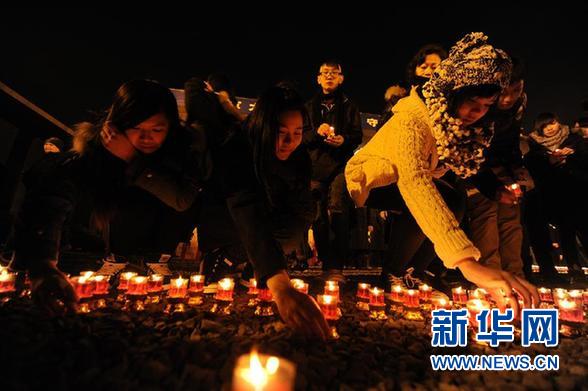 南京为大屠杀遇难者举行“和平烛光祭”（图）