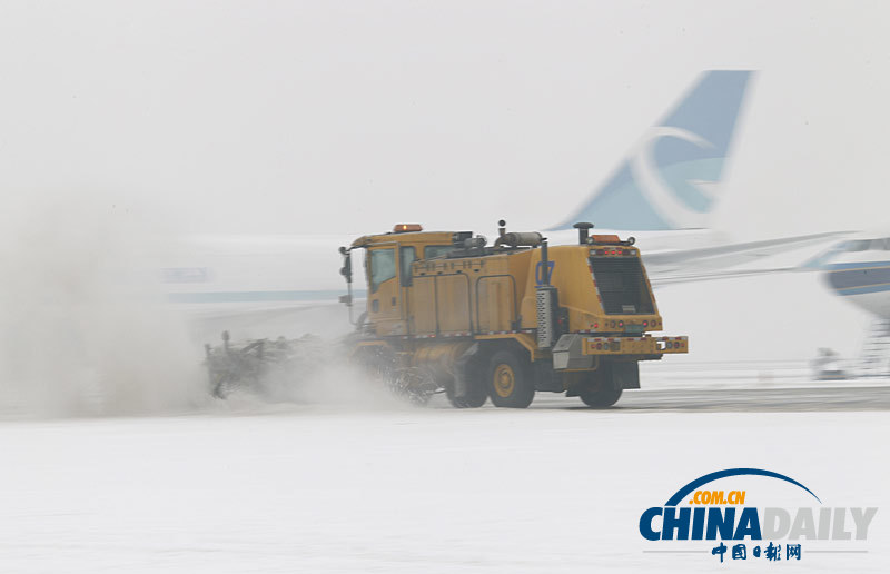 北京首都机场全力确保雪天正常运行