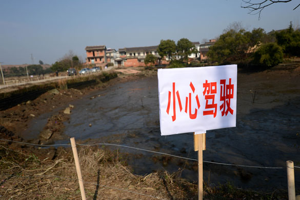 江西贵溪幼儿园校车侧翻事故相关责任人已被停职检查