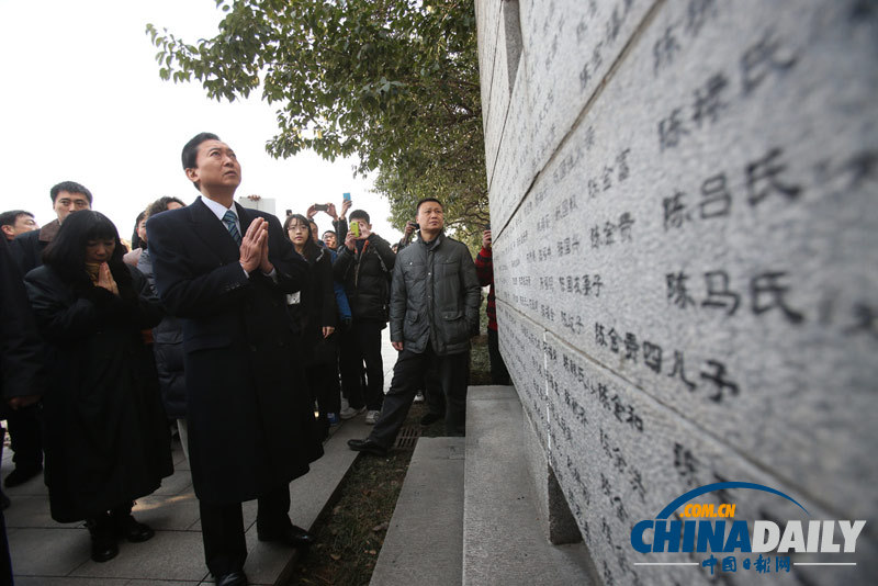 日前首相鸠山由纪夫参观南京大屠杀纪念馆