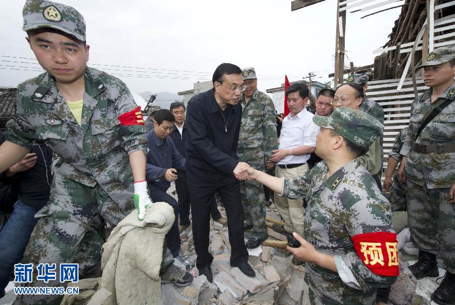 李克强在震区24小时的足迹