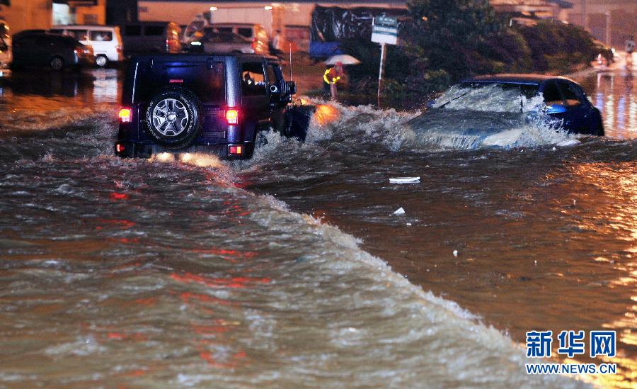 暴雨袭长沙 城区现内涝[组图]