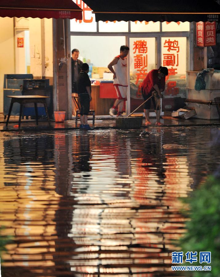 暴雨袭长沙 城区现内涝[组图]