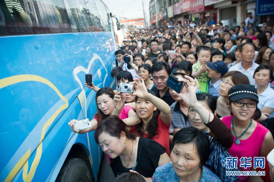 高考，我们来了！全国各地考生迎高考