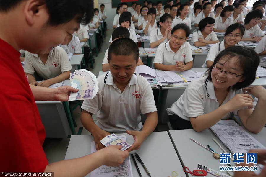 高考，我们来了！全国各地考生迎高考