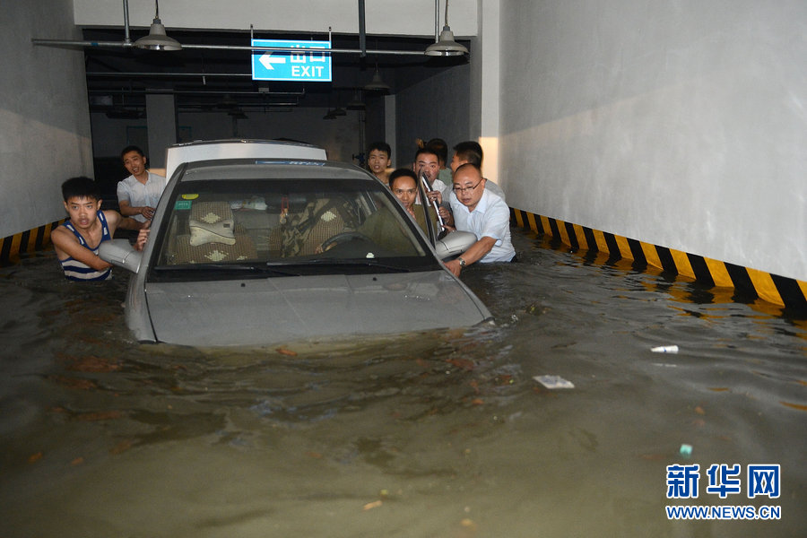 成都暴雨内城“看海”居民困