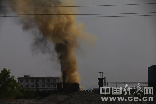 山西河津污染乏人过问 污水烟尘困扰民生