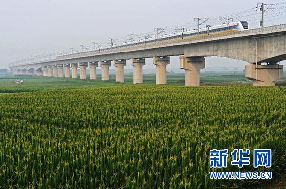 “最养眼”高铁线路明日正式通车 人在画中游(图)