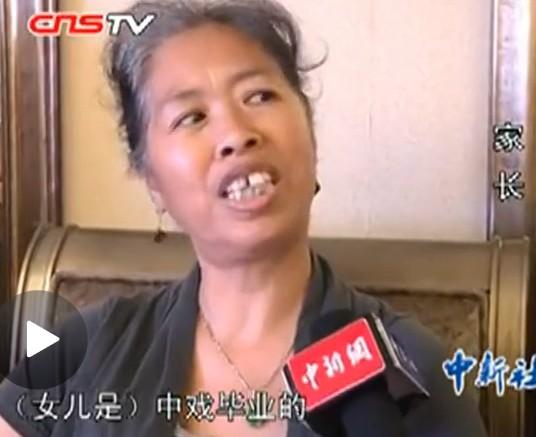 妙龄美女排队参加富豪北京相亲海选现场