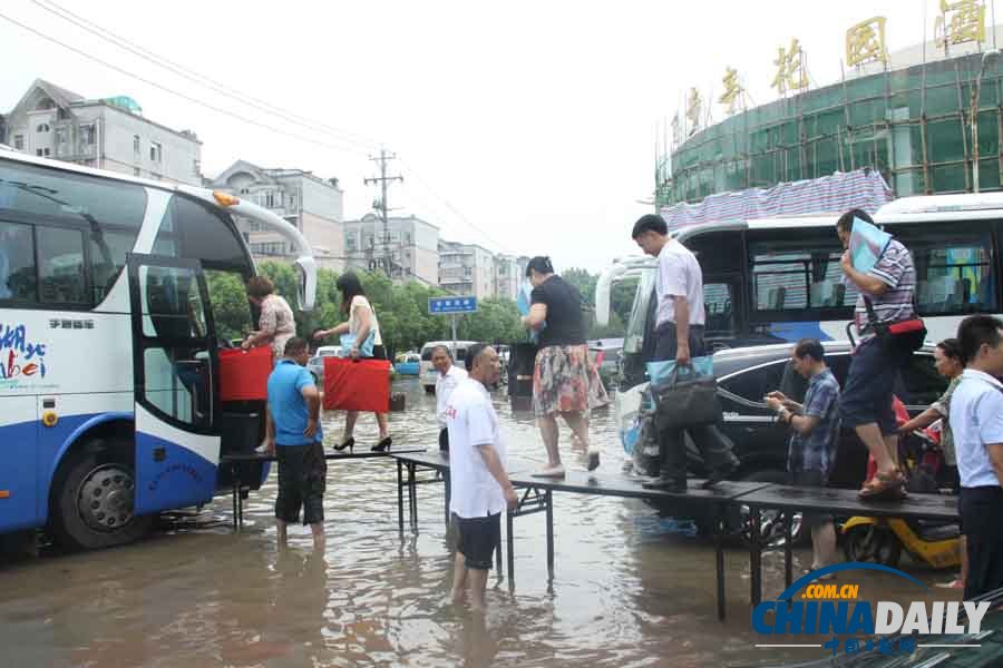 暴雨来袭——多地遭遇暴雨洪涝灾害