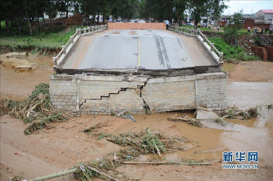 强降雨致辽宁阜新一桥梁垮塌四人死亡