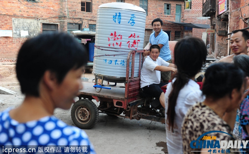 湖南旱情蔓延：引水浇灌农田自救 定点定时供水解旱农之渴