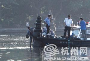 三潭印月石塔连夜修复 今后游客拍照须保持距离