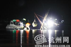 三潭印月石塔连夜修复 今后游客拍照须保持距离