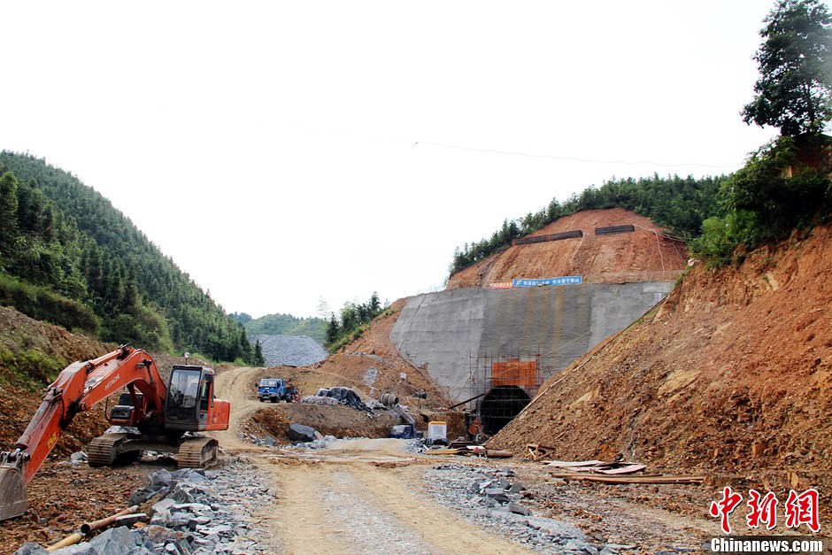 江西遂川一电站隧洞施工工地出现塌方事故