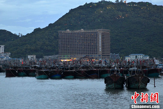 强台风“蝴蝶”袭扰琼岛 海南26916艘渔船回港