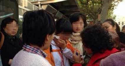 沪花季女生被陌生人持刀划伤脸蛋 伤人者正做精神鉴定[图]