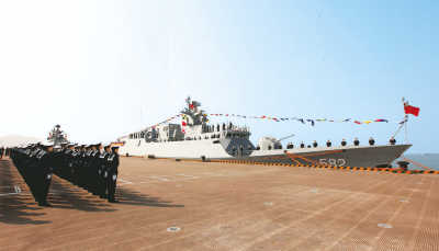 中国海军新入列“蚌埠”舰首次实射导弹命中目标