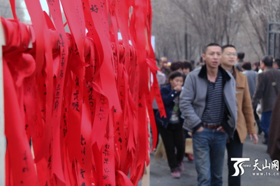 乌鲁木齐：清明祭祀 你与文明还差几步