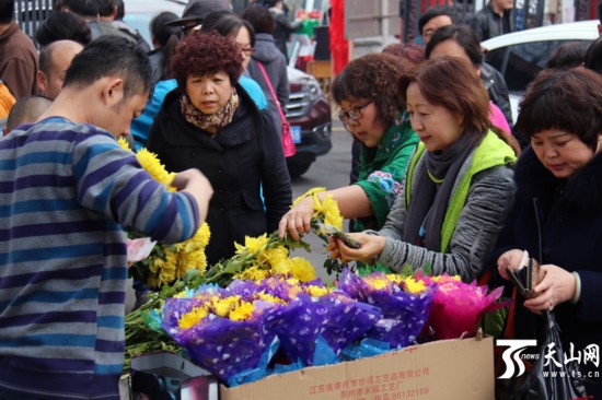 乌鲁木齐：清明祭祀 你与文明还差几步