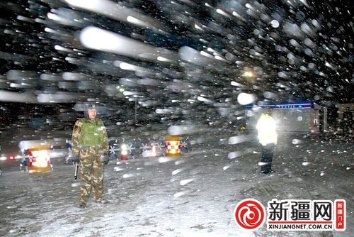 风雪阻断新疆13条路段