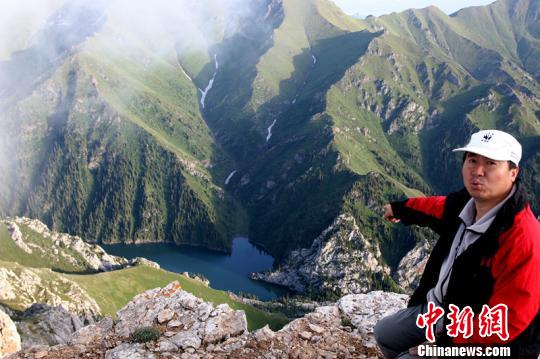 新疆科学家曝首次发现伊犁鼠兔是因欣赏高山湖景