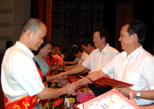 石河子大学举行庆祝教师节暨表彰大会