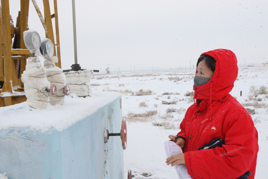 克拉玛依油田遭遇入冬首场降雪