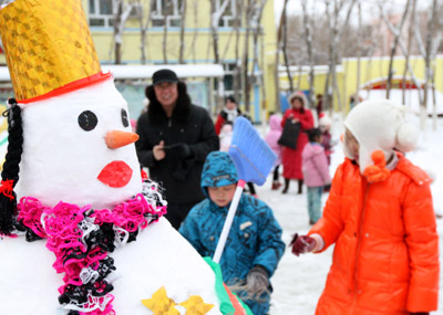 克拉玛依：千名学生雪中乐