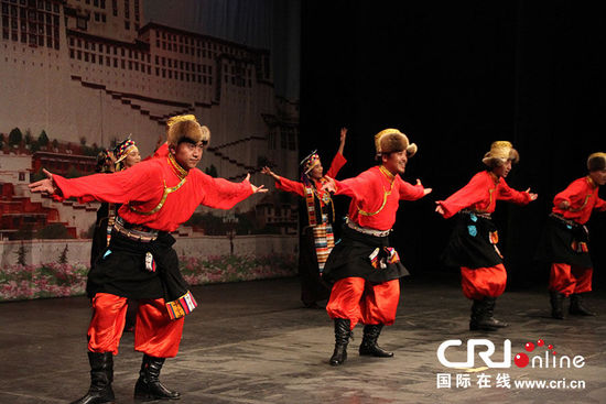 西藏艺术团首次亮相非洲 津巴布韦上演雪域歌舞